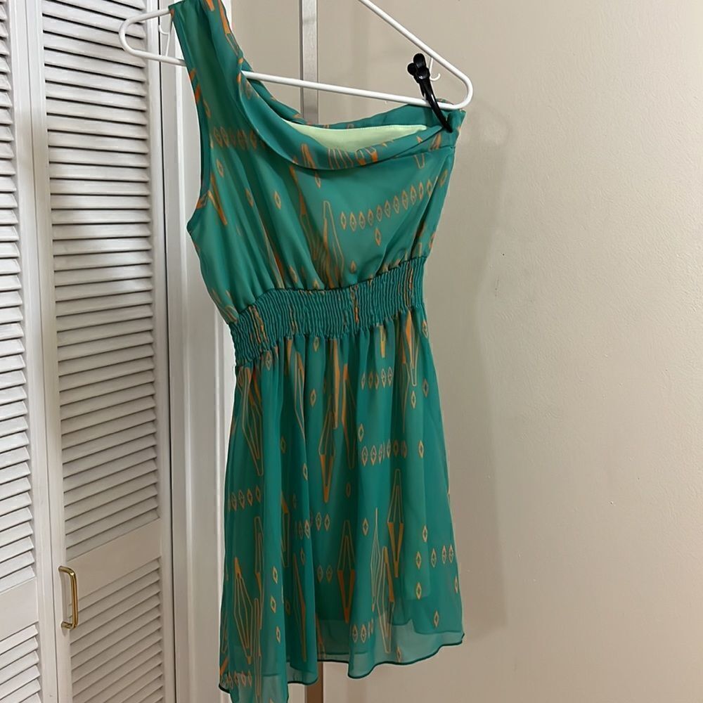 FINAL Touch Dress - Picture 6 of 8